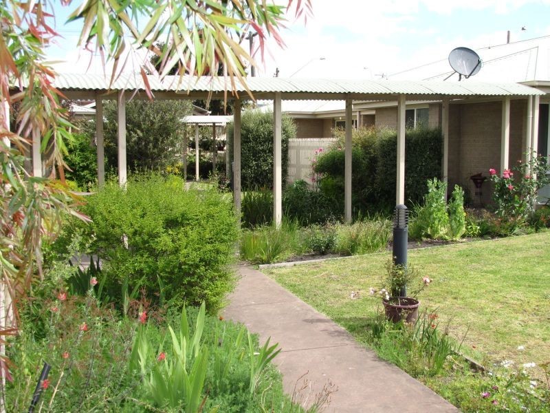 Units 8 11 17 30 31 33 34 44/27-29 Moore Street, Moe VIC 3825