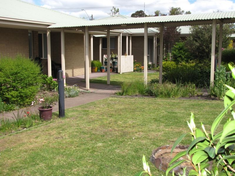 Units 8 11 17 30 31 33 34 44/27-29 Moore Street, Moe VIC 3825