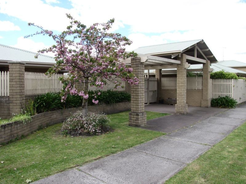 Units 8 11 17 30 31 33 34 44/27-29 Moore Street, Moe VIC 3825