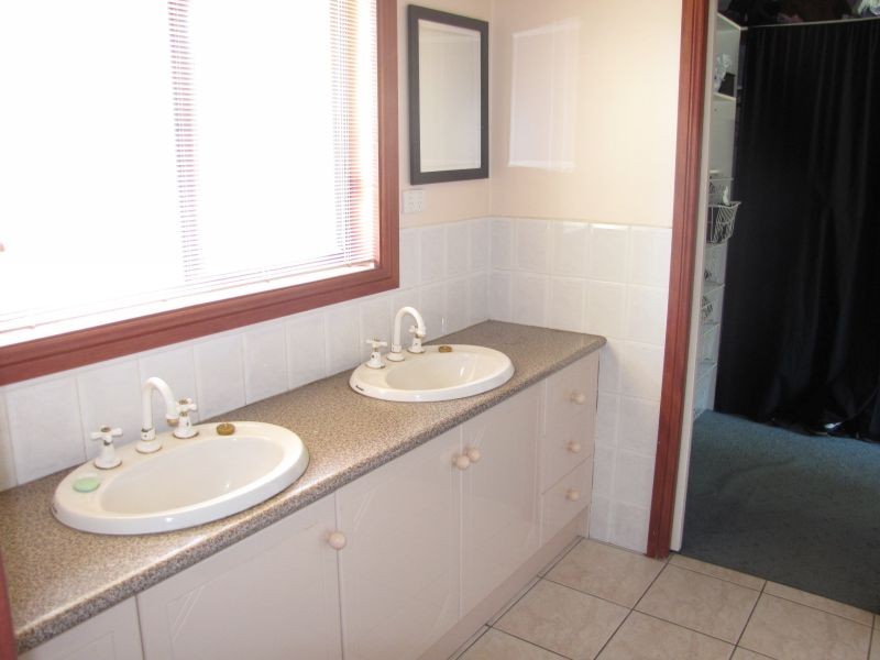 60 Blackwood Rise, Moe South VIC 3825