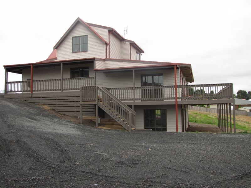 30 Colli Drive, Newborough VIC 3825