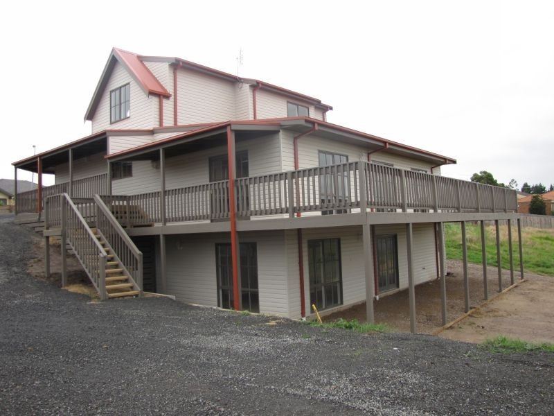 30 Colli Drive, Newborough VIC 3825