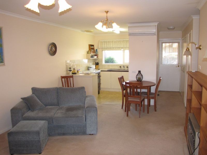 16/15 Burrage Court, Moe VIC 3825