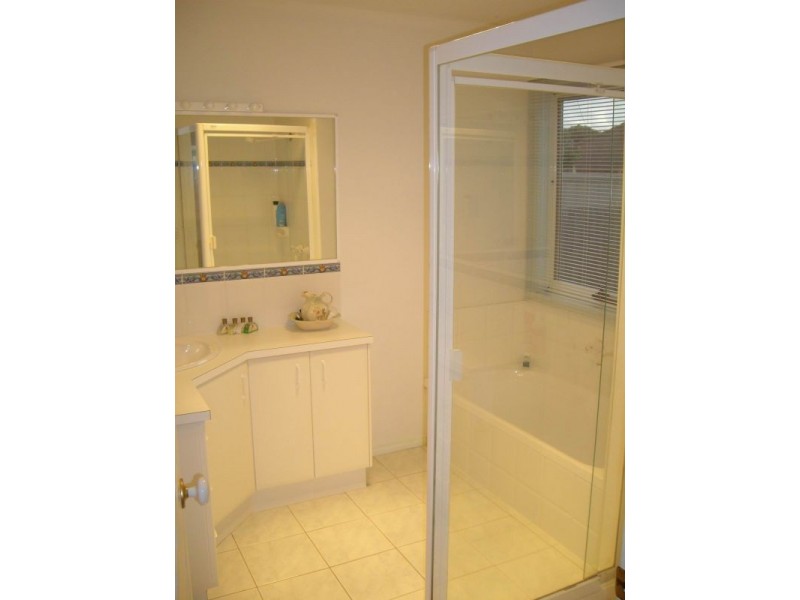 2 Kennedy Court, Newborough VIC 3825