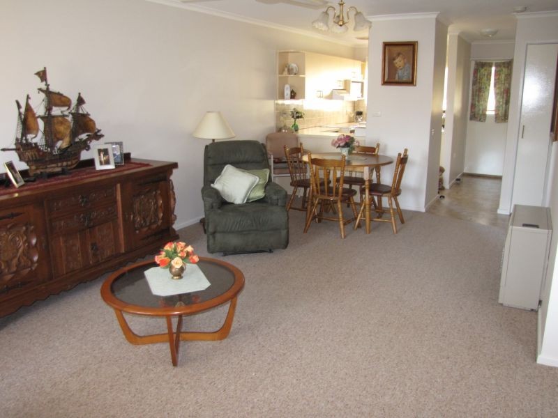 28/15 Burrage Court, Moe VIC 3825