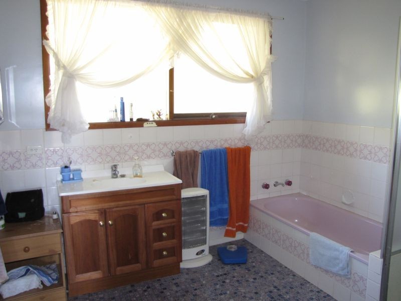 25 Elswyk Road, Moe VIC 3825