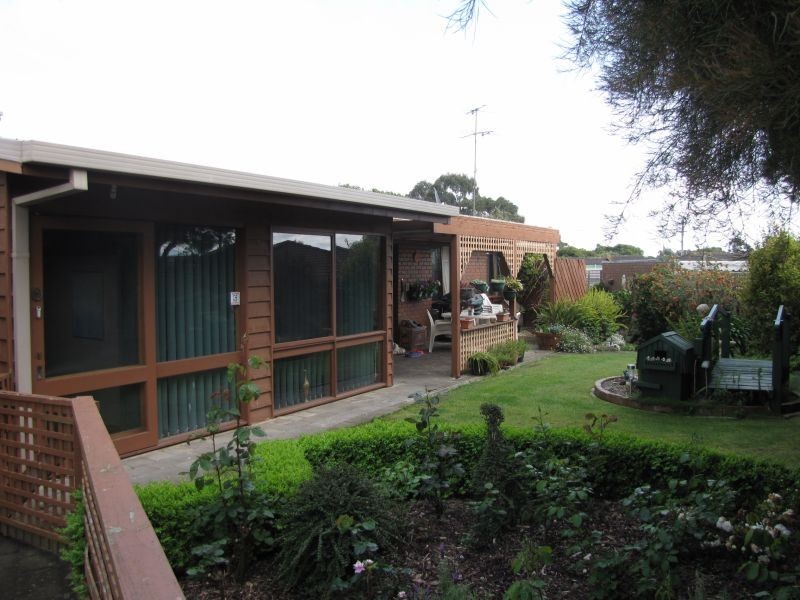 30 Randall Crescent, Moe VIC 3825