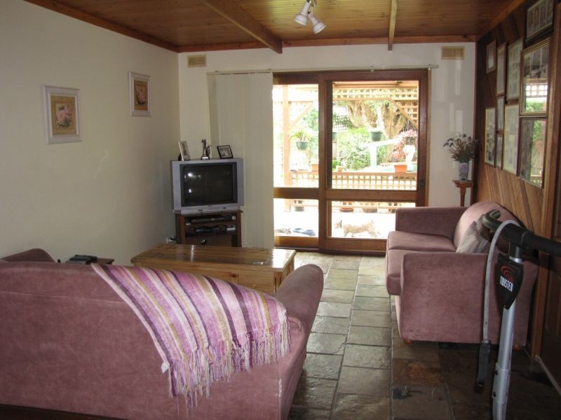 30 Randall Crescent, Moe VIC 3825