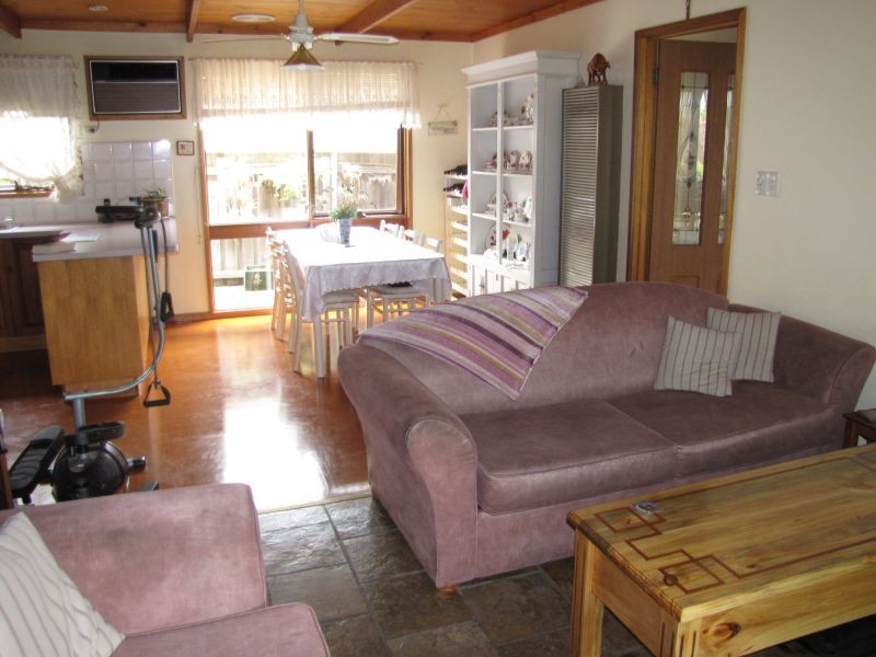 30 Randall Crescent, Moe VIC 3825