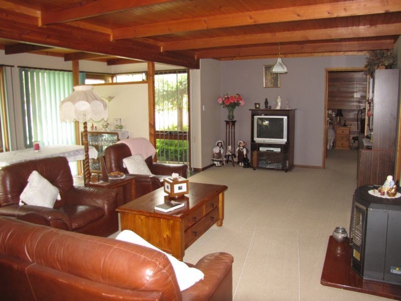 30 Randall Crescent, Moe VIC 3825