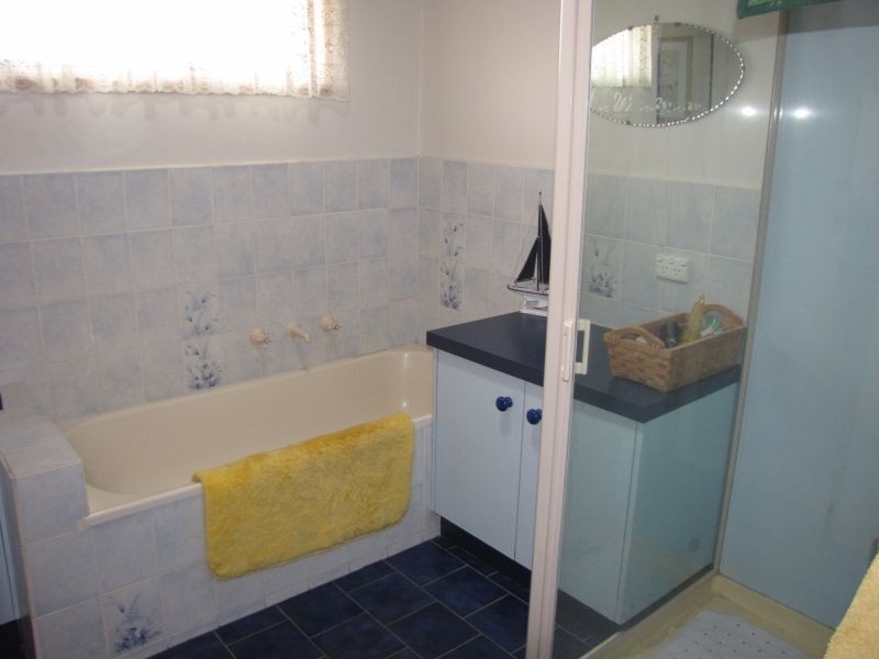 30 Randall Crescent, Moe VIC 3825