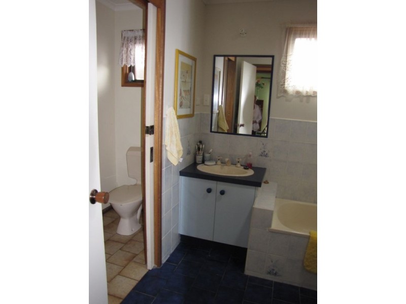 30 Randall Crescent, Moe VIC 3825