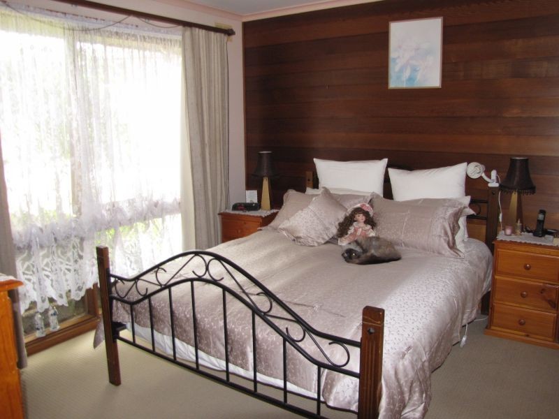 30 Randall Crescent, Moe VIC 3825