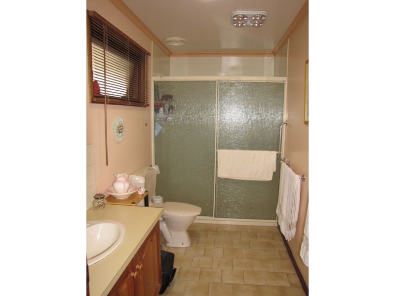 30 Randall Crescent, Moe VIC 3825