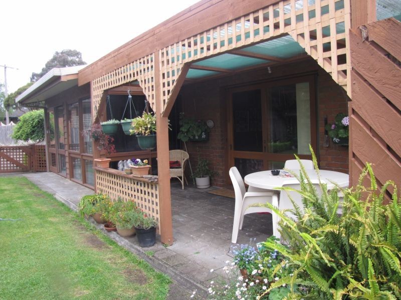 30 Randall Crescent, Moe VIC 3825