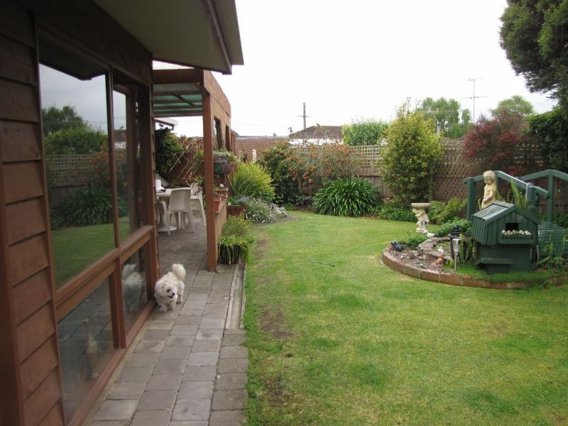 30 Randall Crescent, Moe VIC 3825