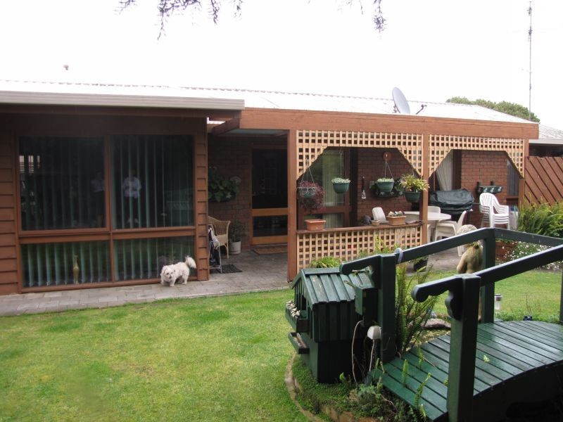 30 Randall Crescent, Moe VIC 3825