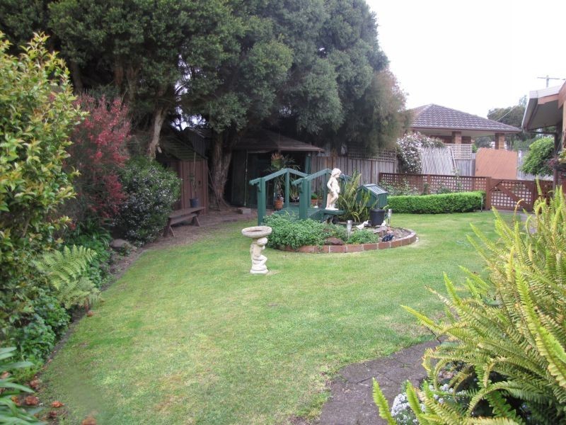 30 Randall Crescent, Moe VIC 3825