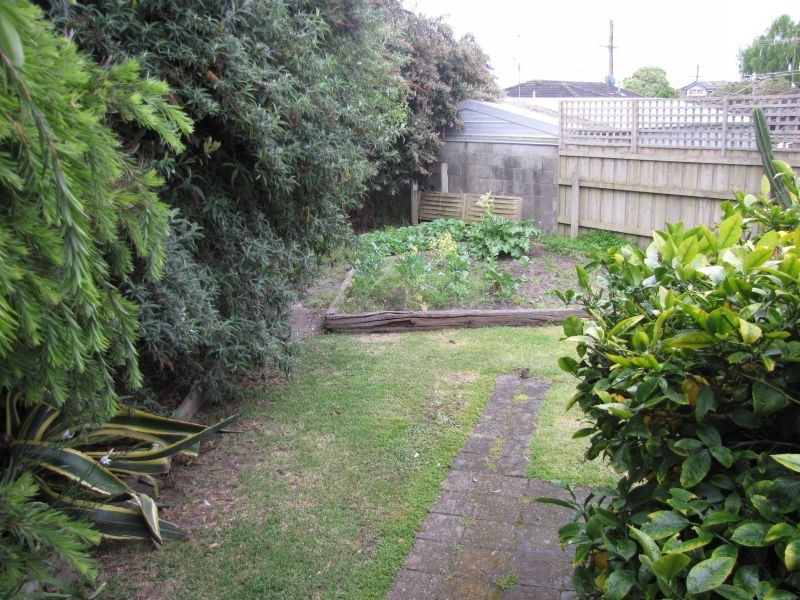 30 Randall Crescent, Moe VIC 3825