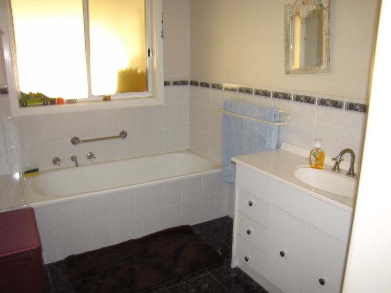 24 Bayley Street, Moe VIC 3825