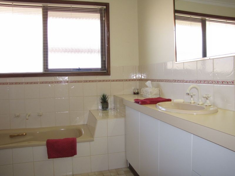 68 Coalville Road, Moe VIC 3825