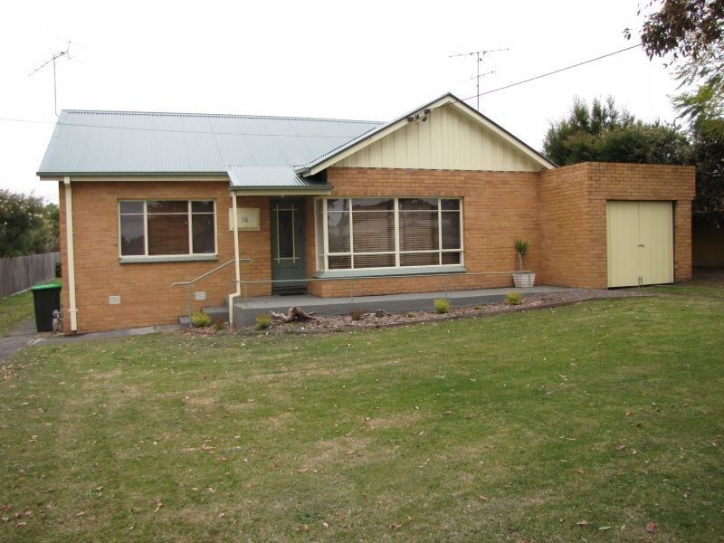 16 Chamberlain Road, Newborough VIC 3825