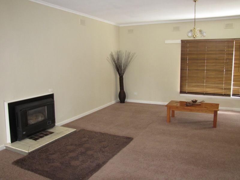 16 Chamberlain Road, Newborough VIC 3825