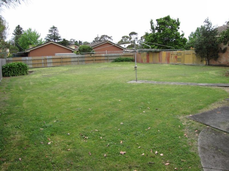 16 Chamberlain Road, Newborough VIC 3825