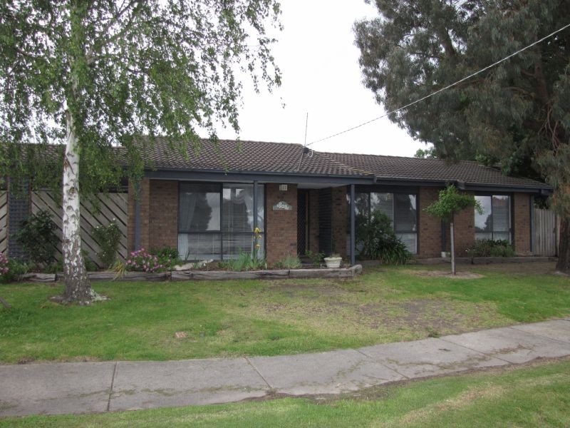 15 Randall Crescent, Moe VIC 3825