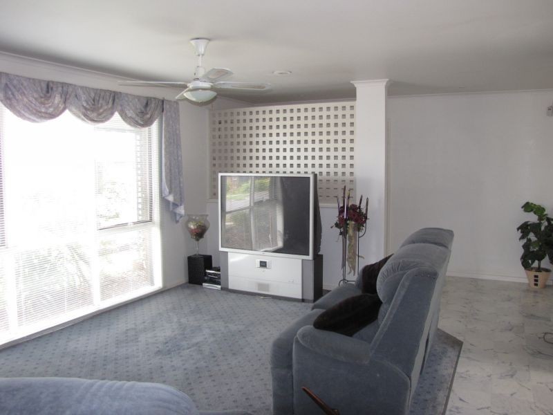 15 Randall Crescent, Moe VIC 3825