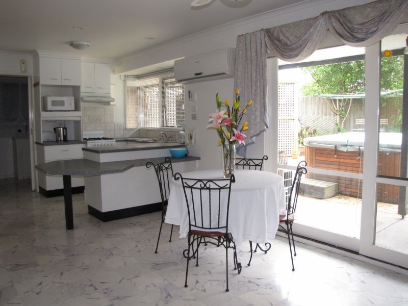 15 Randall Crescent, Moe VIC 3825