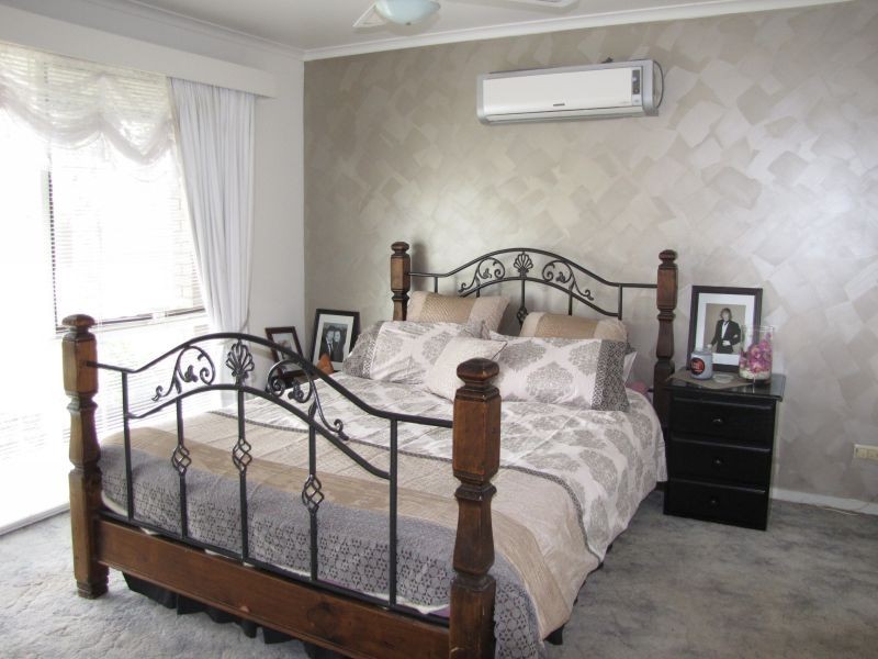 15 Randall Crescent, Moe VIC 3825