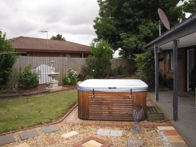 15 Randall Crescent, Moe VIC 3825