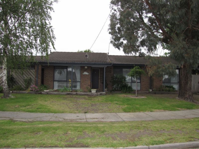 15 Randall Crescent, Moe VIC 3825