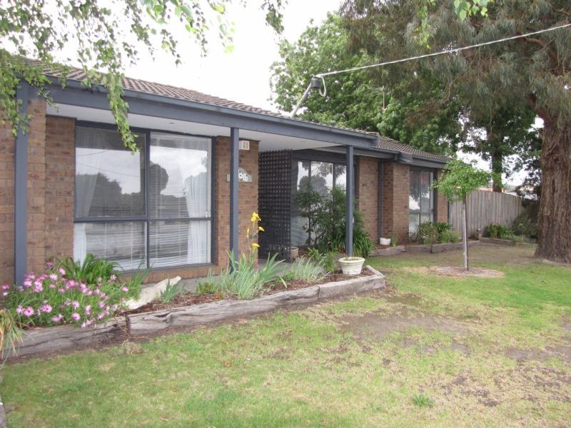 15 Randall Crescent, Moe VIC 3825