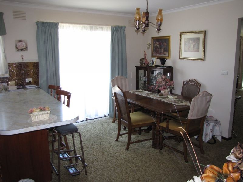 10 Cobb Court, Newborough VIC 3825