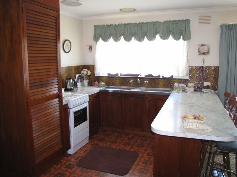 10 Cobb Court, Newborough VIC 3825