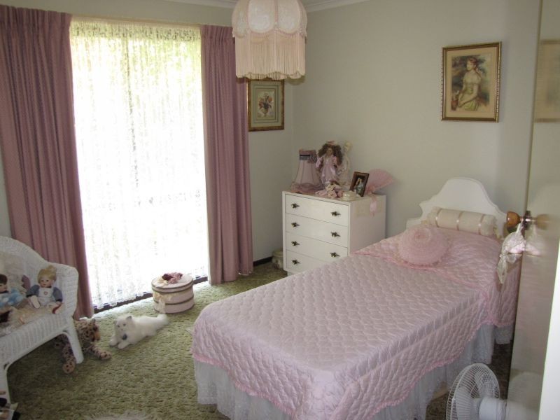 10 Cobb Court, Newborough VIC 3825