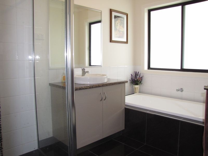 25 Parkside Drive, Moe VIC 3825