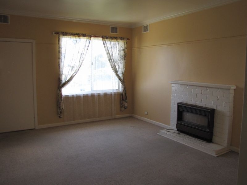 24 Lincoln Street, Moe VIC 3825