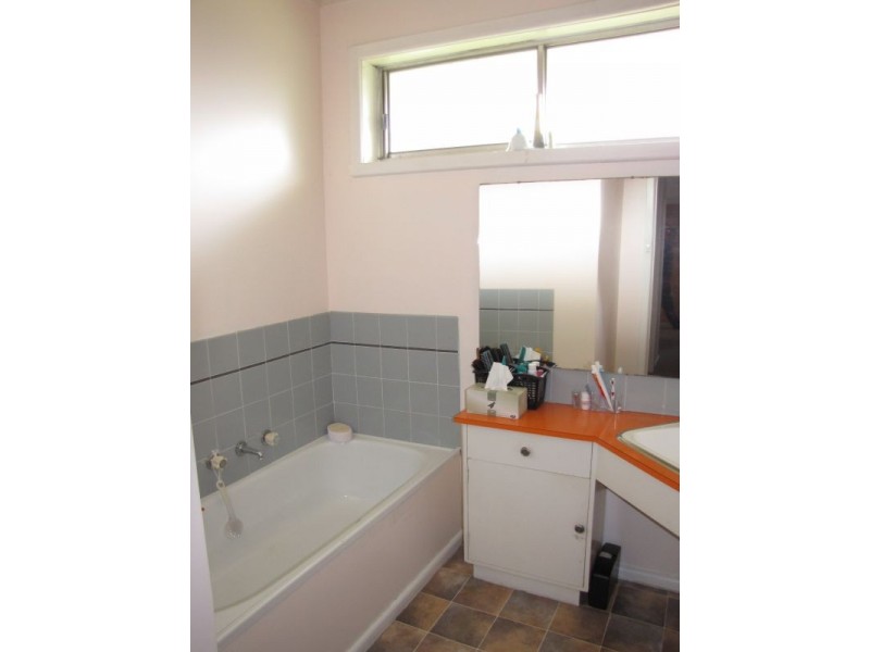 1 Desmond Street, Moe VIC 3825