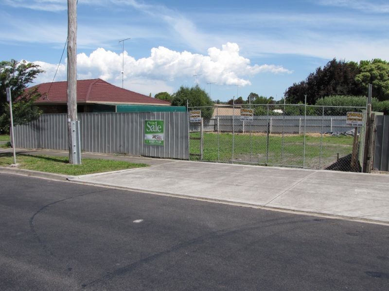 99 Hennessey Street, Moe VIC 3825