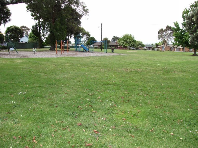 99 Hennessey Street, Moe VIC 3825