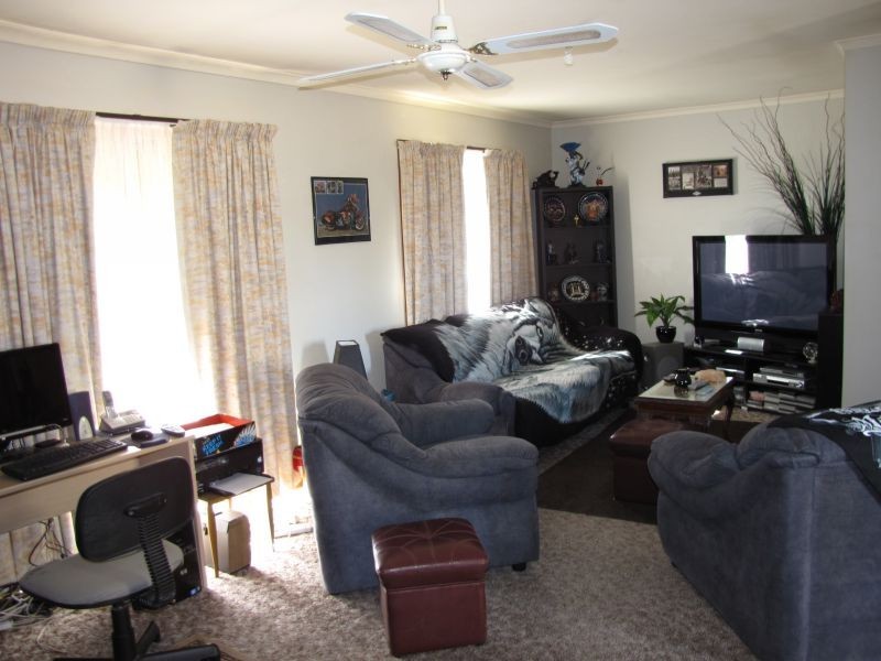 8/13 Saxtons Drive, Moe VIC 3825