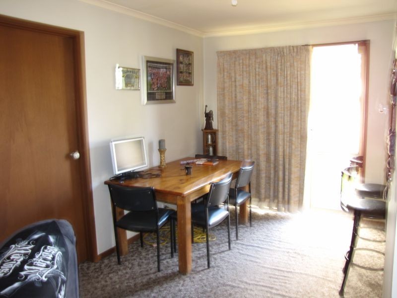 8/13 Saxtons Drive, Moe VIC 3825