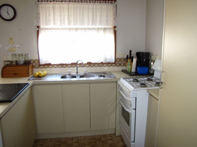 8/13 Saxtons Drive, Moe VIC 3825