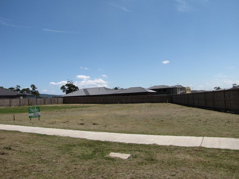 14 Harrison Boulevard, Newborough VIC 3825