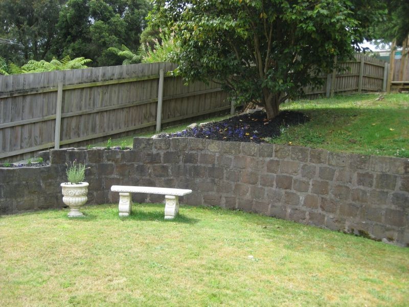 101 Haunted Hills Road, Newborough VIC 3825