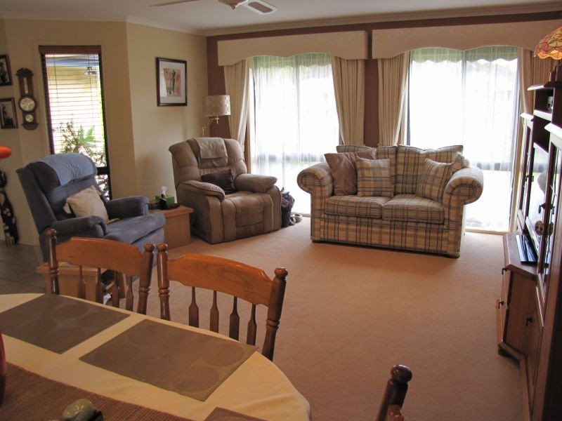 11 Crombe Court, Newborough VIC 3825