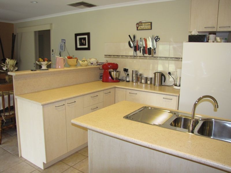 11 Crombe Court, Newborough VIC 3825